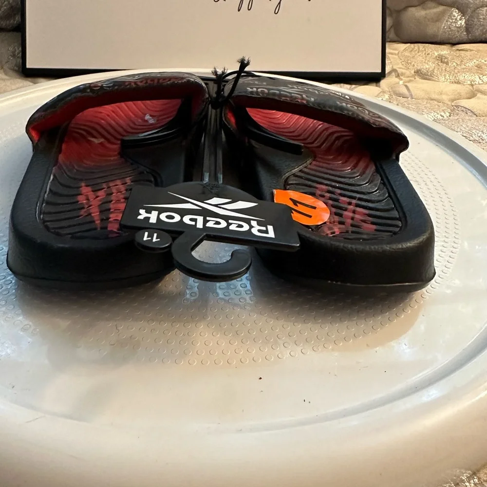 🆕Reebok Kids Slides